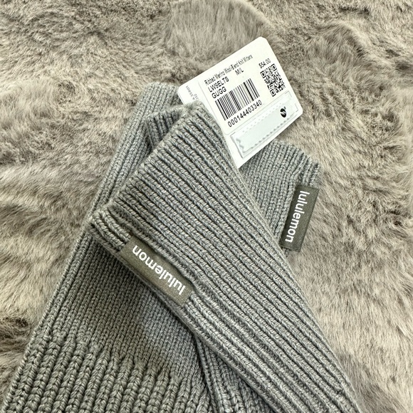 NWT Lululemon Ribbed Merino Wool-Blend
Knit Mittens M/L Grey - Picture 5 of 5